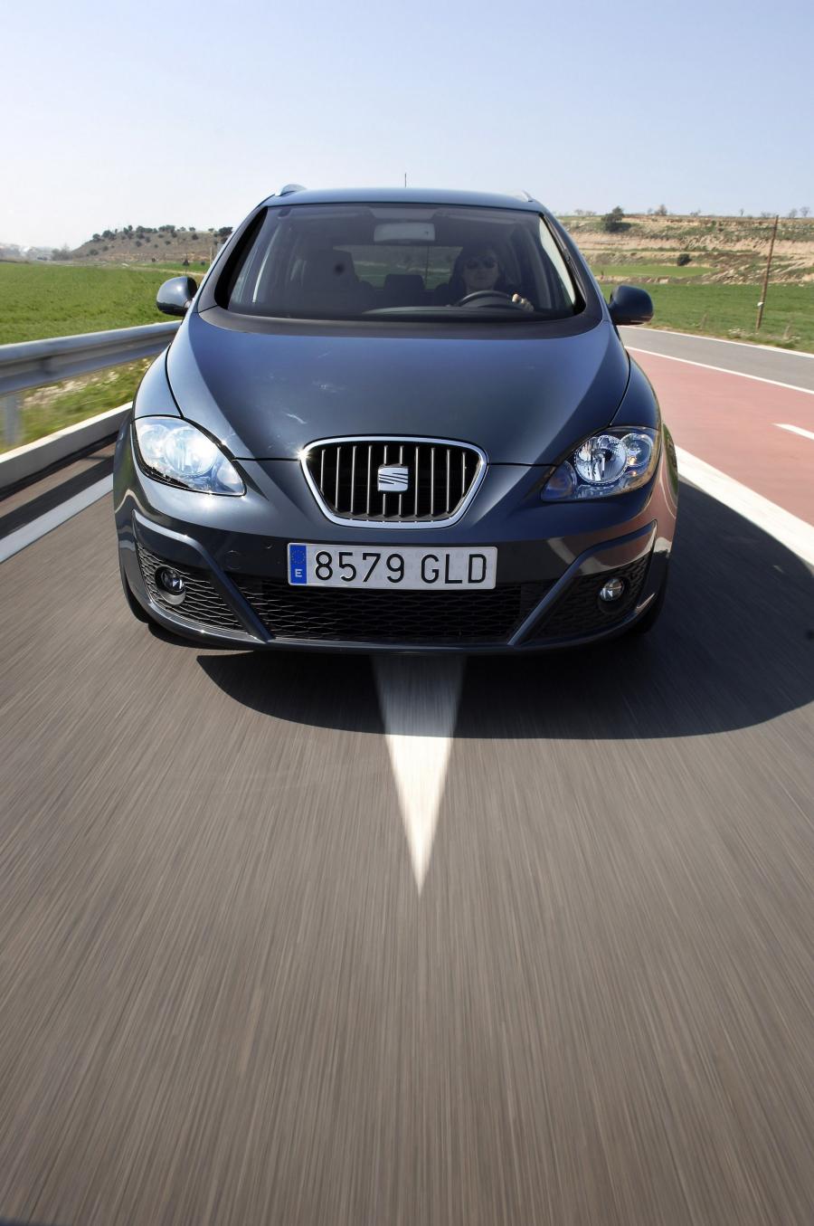  Seat Altea XL 2010 года  (фото 16 из 34)